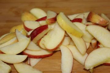 Odstranite zagozdeni v poletnih jabolk "Amber"