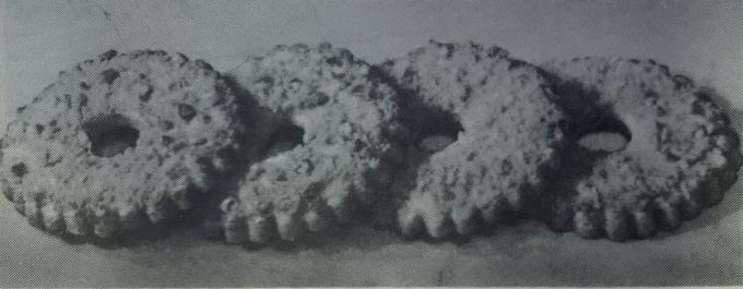 Cake "kolačev prstan." Fotografija iz knjige "Proizvodnja peciva in slaščic," 1976 