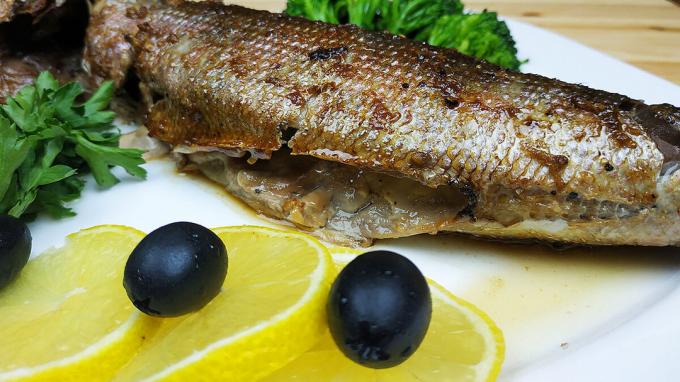 V pečici pečene ribe Krasnoglazka - okusne in nežne
