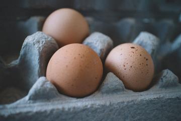 Pameten način kuhanja jajc, v katerem ne bo tresk