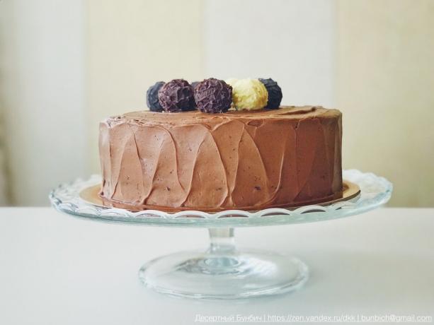 Cake obložene krema temelji na temno čokolado