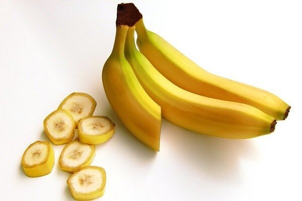 Za okrepitev učinka banane lahko pripravite kefirjev koktajl (Foto: Pixabay.com)