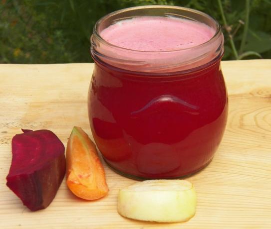 Pesa, jabolko, korenčkov sok - sesalnik za čiščenje črevesja!