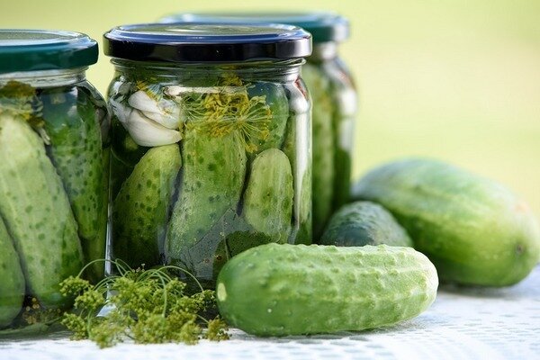 Pri pripravi kumaric ne uporabljajte ničesar, kar vsebuje nevarne kisline (Foto: Pixabay.com)