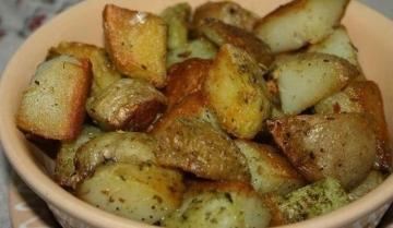 Krompir, pečen v česnovo olje