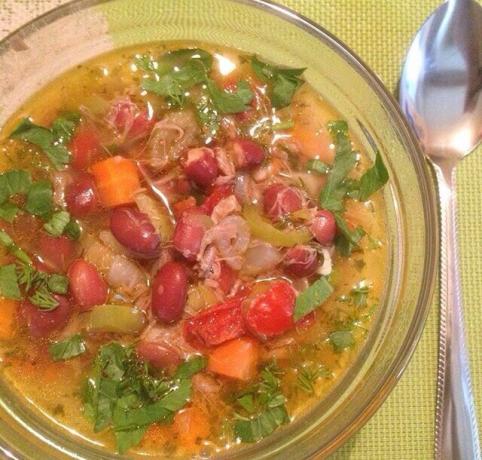 Ta juha se imenuje znak Bolgarije, ter okus in koristi od njega ni slabša od naše boršč.