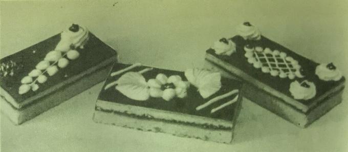 Kolač "Leningrad žele s smetano." Fotografija iz knjige "Proizvodnja peciva in slaščic," 1976 