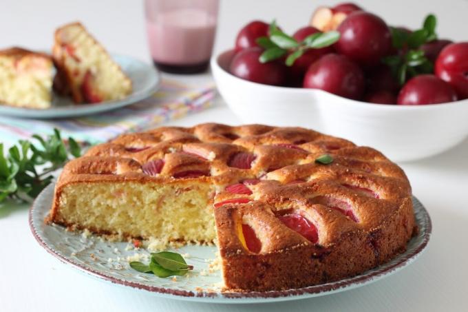 Torta s slivami in začimb. Fotografije - Yandex. slike