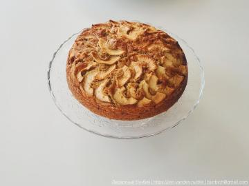 Recept krhka torta z jabolki in cimetom. Za tiste, ki so utrujeni od Charlotte