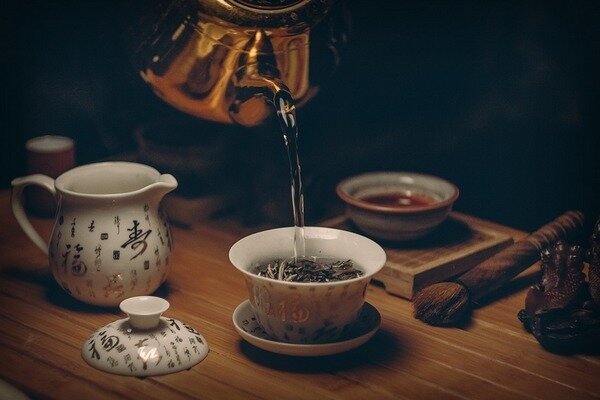 Nasprotno pa je treba črni čaj jemati, če se začne driska. (Foto: Pixabay.com)
