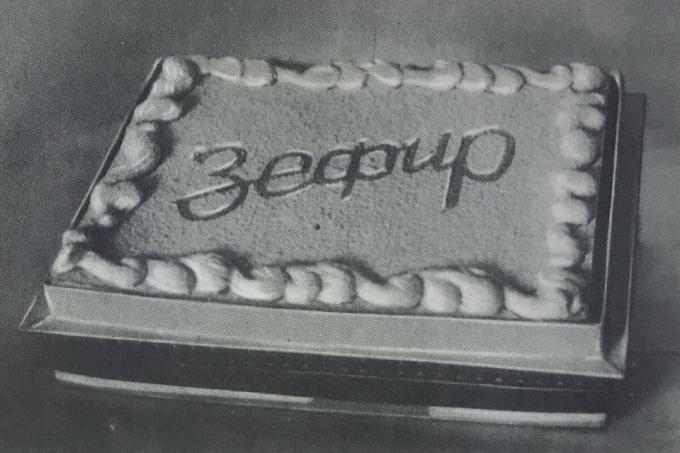 Pie "Zephyr-vafelj". Fotografija iz knjige "Proizvodnja peciva in slaščic," 1976
