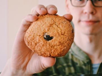 Kako kuhati ovsena kaša piškotkov s čokolado in hrustljavo kroshkoy🍪