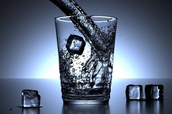 Hladna voda ovira izgubo odvečnih kilogramov (Foto: Pixabay.com)
